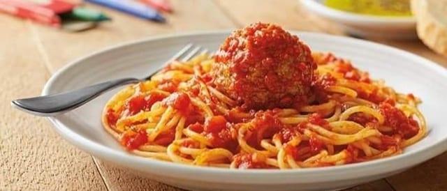 KIDS SPAGHETTI WITH 1 MEATBALL.