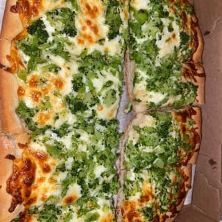 16" SICILIAN BROCCOLI CHICKEN ALFREDO PIZZA